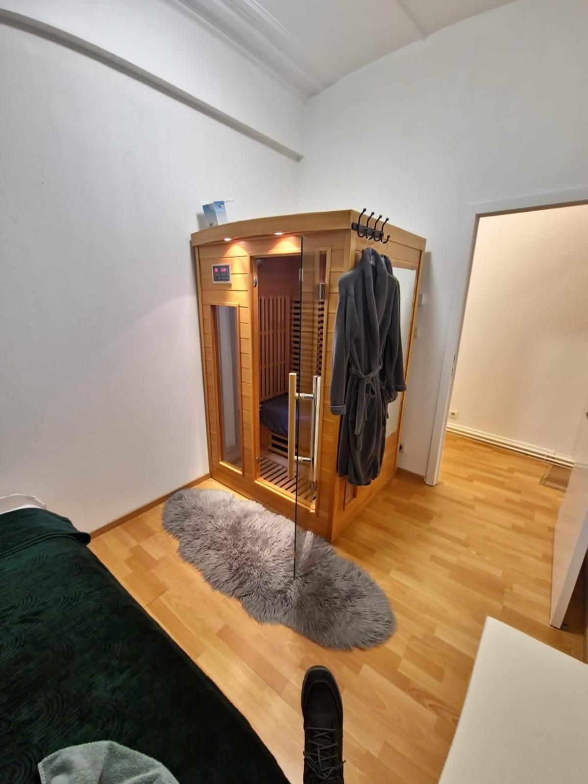 Sauna, Atomium, Expo Brussels, Stadium Roi Baudoin, Kinepolis, Planetarium, Centre Ville Brussels Ngoại thất bức ảnh